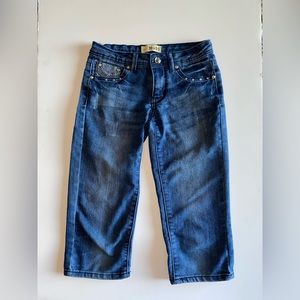 Mudd Girls Jean Capris. Girls Size 10. Pockets and Jewels